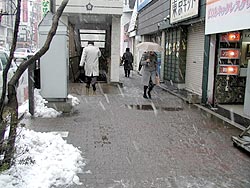 こんな日は地下道が助かりますよね。