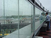 視線の先には。