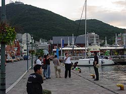 海をバックに、ほぃ、チーズ!
