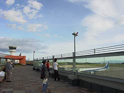 空港展望デッキにて。