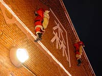 今年も登ってます。