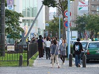 いい具合の人出。