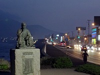 夏の夜の漁火通り