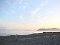 久々にピーカンで、海。