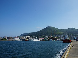 海風強し、快晴の午後