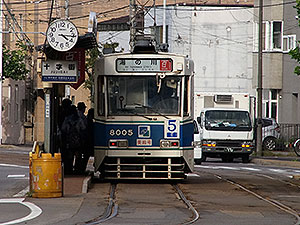 市電を正面からって。