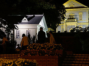 夜の街歩きも、また楽し。