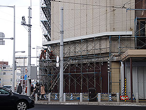 解体中のWAKOビル