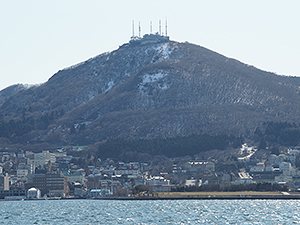 函館山はまだまだ雪が