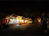 雨で屋台も早じまい、亀田八幡宮