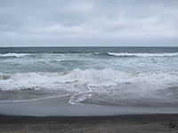 空も海もどんより