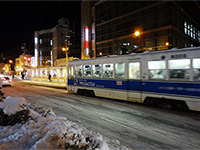 今日は市電も運行