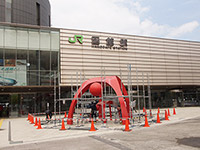 駅前オブジェの足場