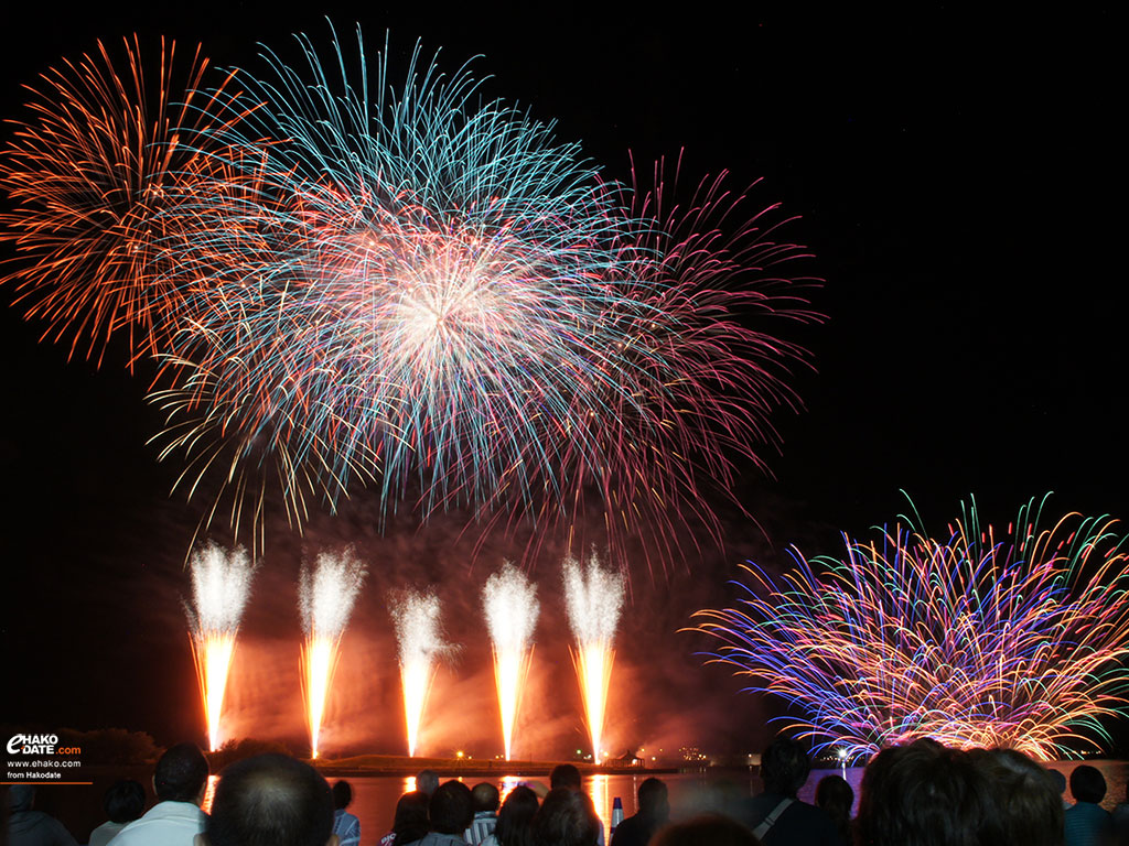 2013函館港まつり・北海道新聞社主催花火大会の夜