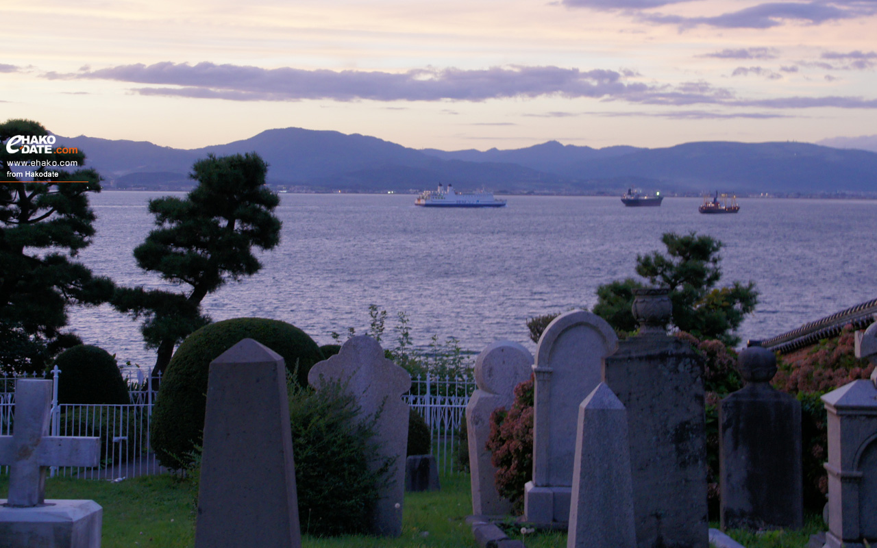 夕暮れの外人墓地 函館フォト散歩壁紙 函館市 道南地域ポータル E Hakodate