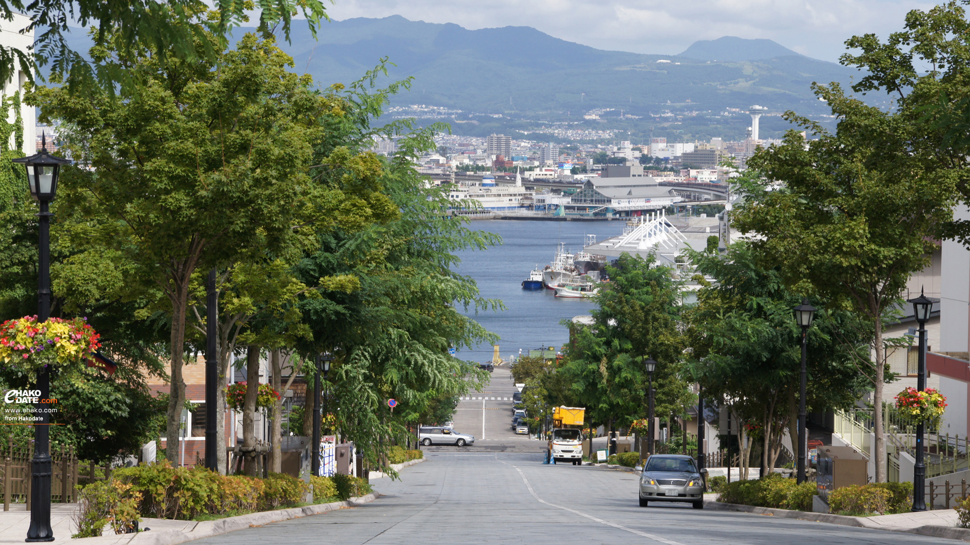 夏の八幡坂 函館フォト散歩壁紙 函館市 道南地域ポータル E Hakodate