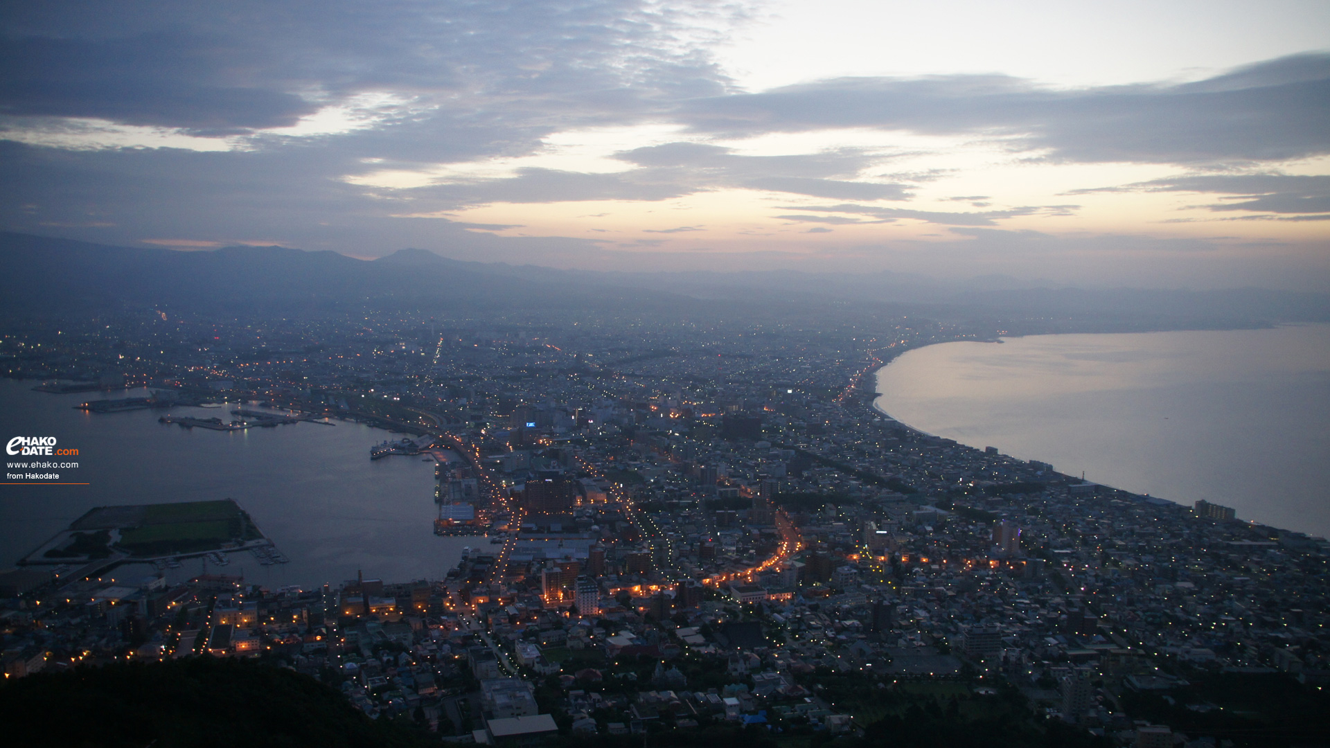 夜明け前の函館山山頂から 函館フォト散歩壁紙 函館市 道南地域ポータル E Hakodate